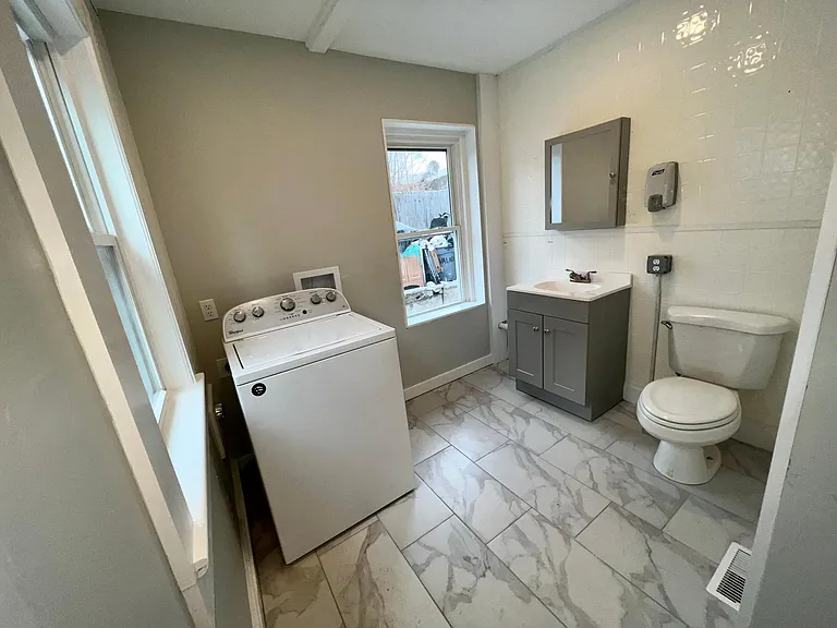 40 Campbell St — Photo 8