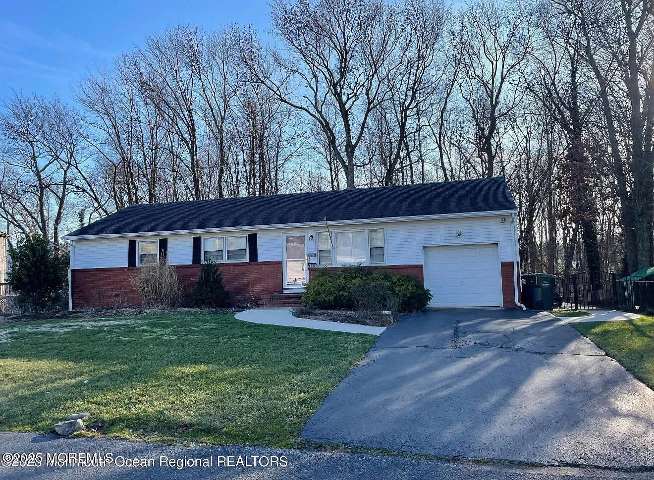 3 bed, 1593 sqft, $2,400 — Photo 1