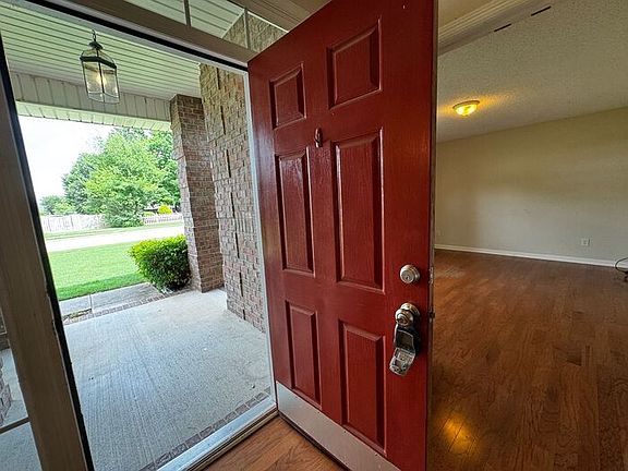 5th image of 7010 Thornwood Ln SE