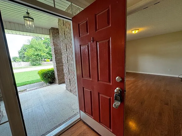 7010 Thornwood Ln SE — Photo 4