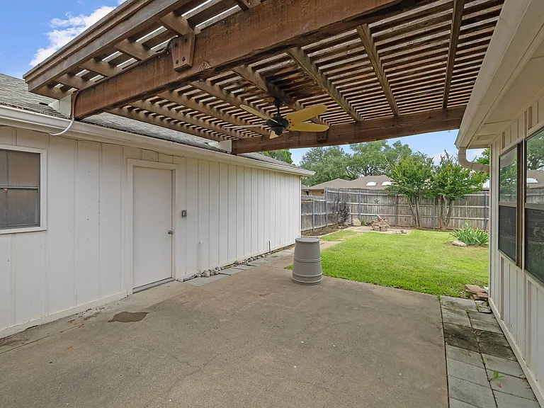 1527 Estates Way — Photo 23