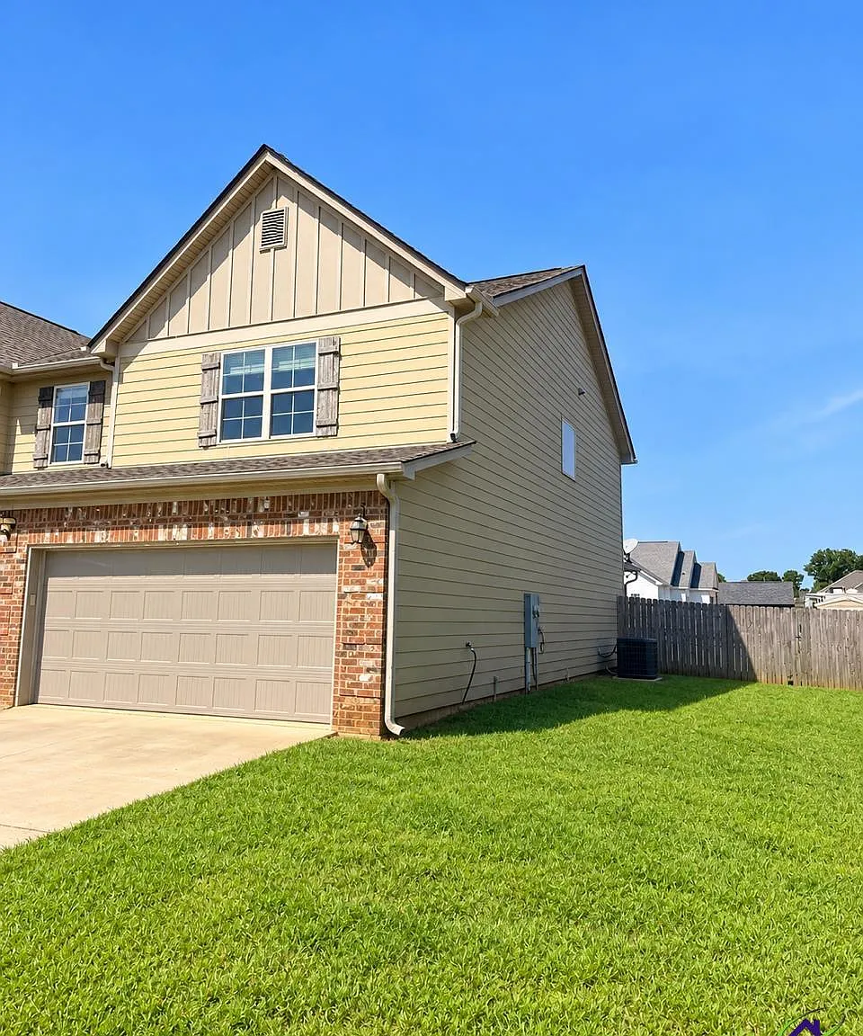 5 bed, 3.0 bath, 3169 sqft, $2,850 — Photo 4