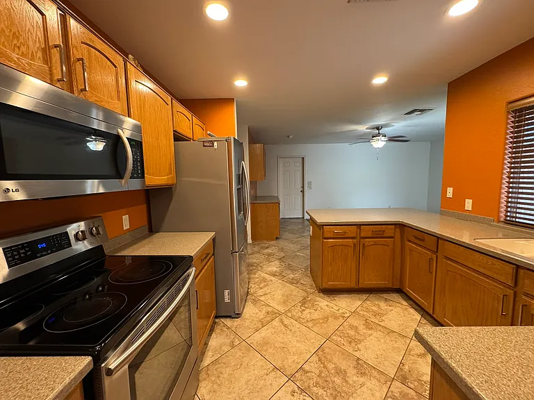 3201 W Paradise Ln — Photo 11