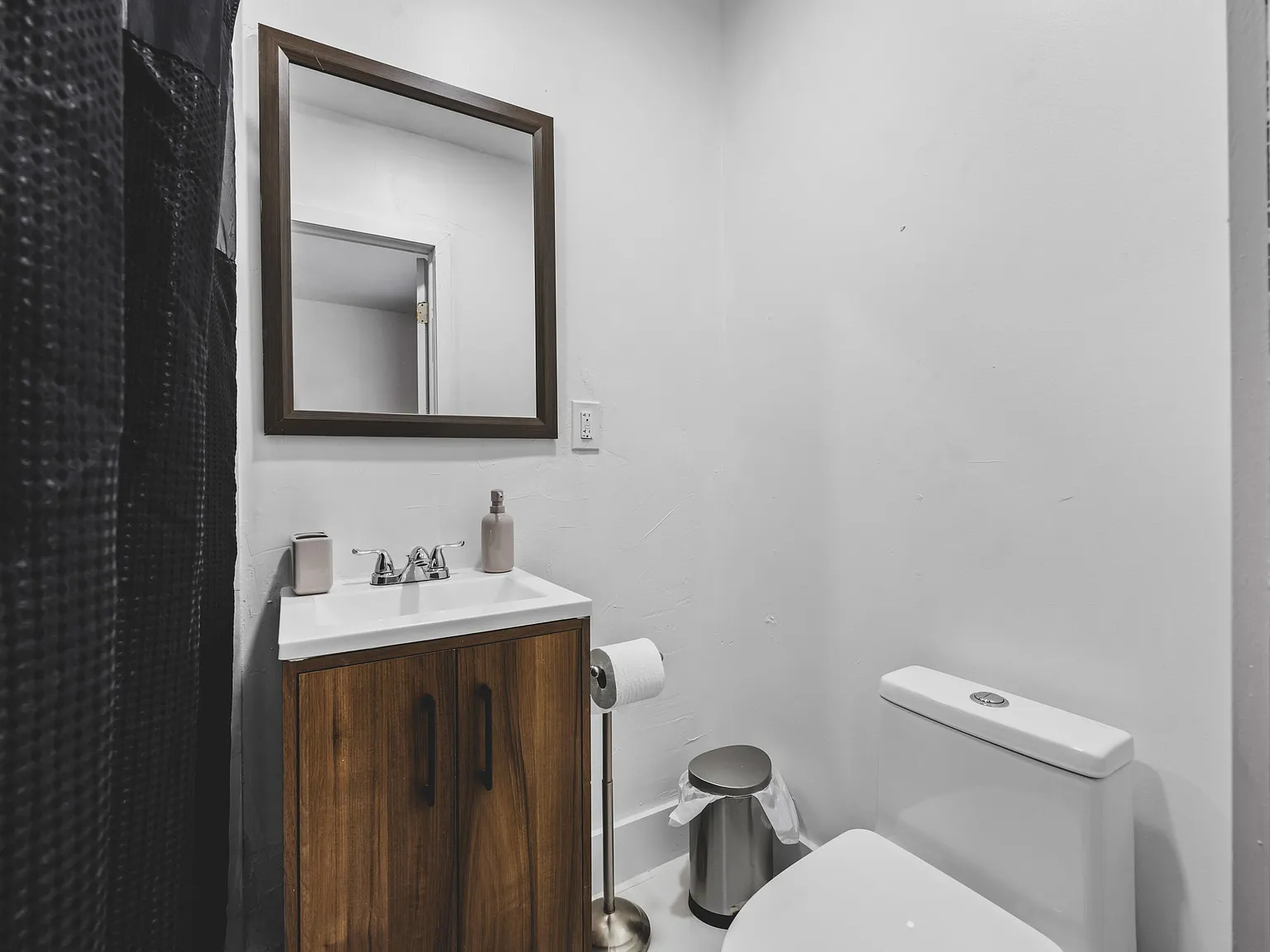 3 bed, 2.0 bath, 1100 sqft, $2,950 — Photo 4