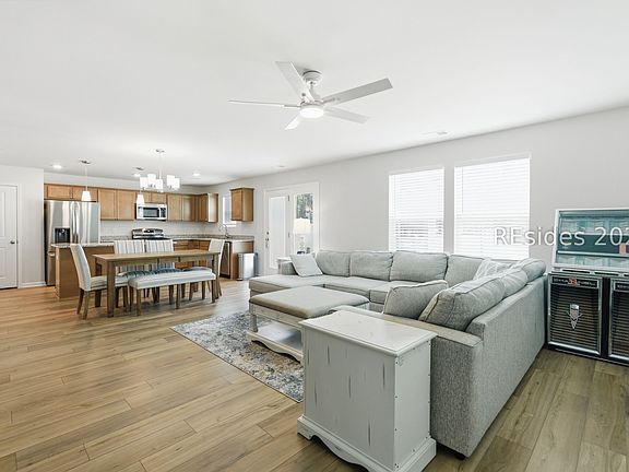 5th image of 127 Twin Ponds Dr
