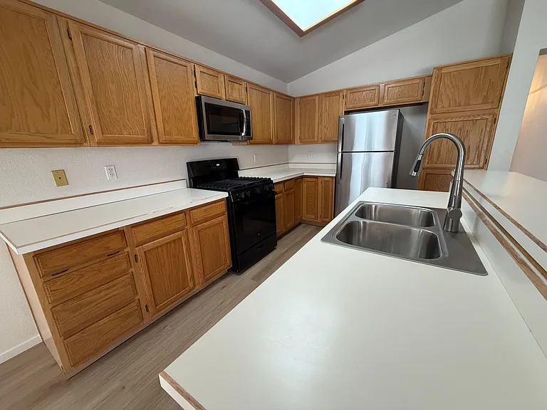 1328 Maplegrove Cir — Photo 7