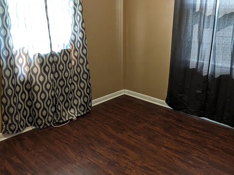 109 W Washington Ave — Photo 12