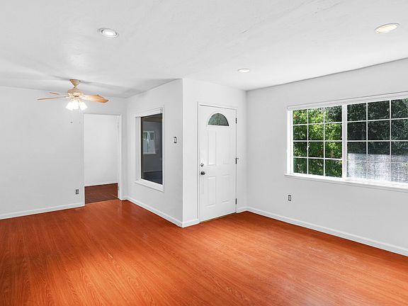 3rd image of 813 Birch Ave