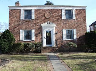137 Tullamore Rd, Garden City, NY 11530