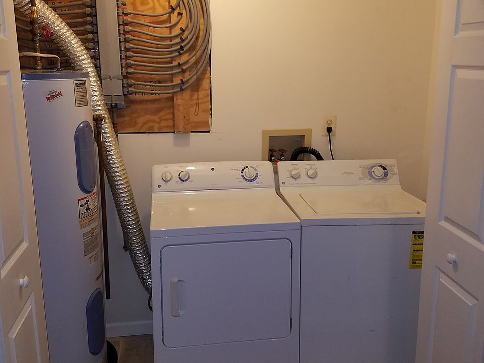 1st image of 102 Mayfair Pl