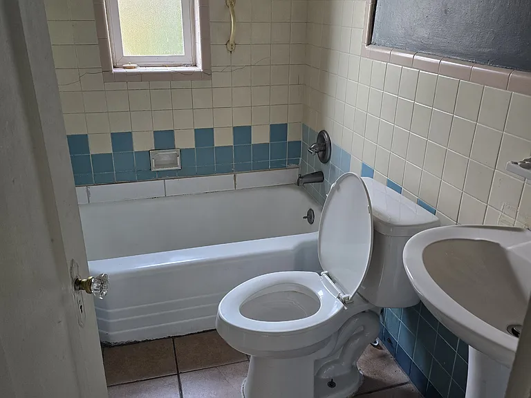 1662 Summit Rd #2 — Photo 7