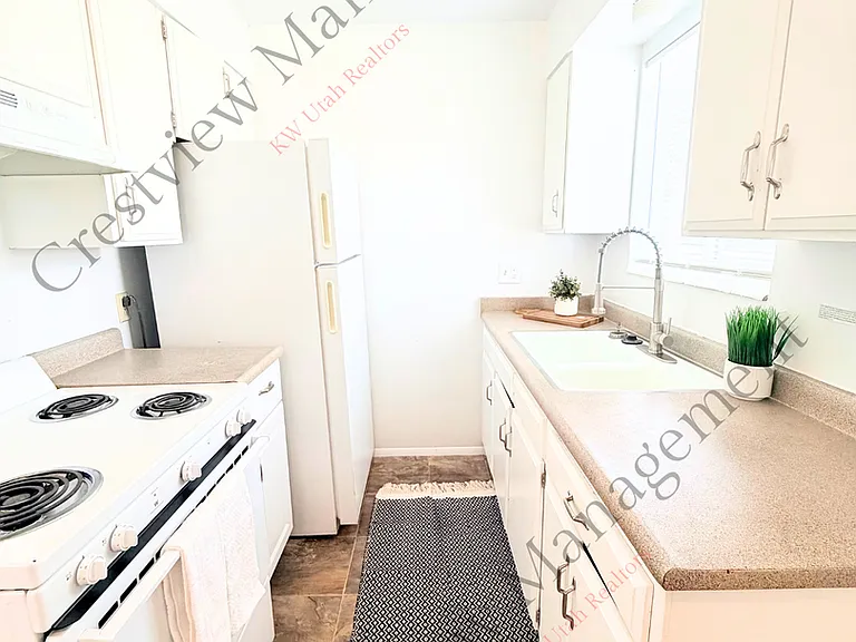 549 E Stringham Ave #B — Photo 6