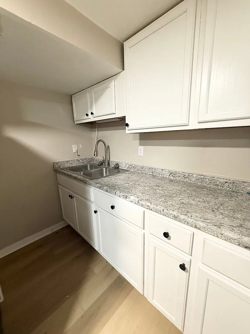 563 S 26th Ave Apartments — Photo 4