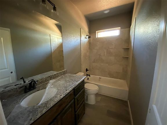 5th image of 140 Oakwood Hls
