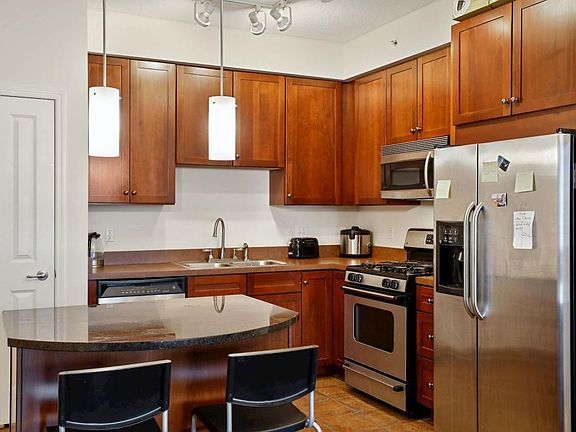 4th image of 500 Grant St E #2303