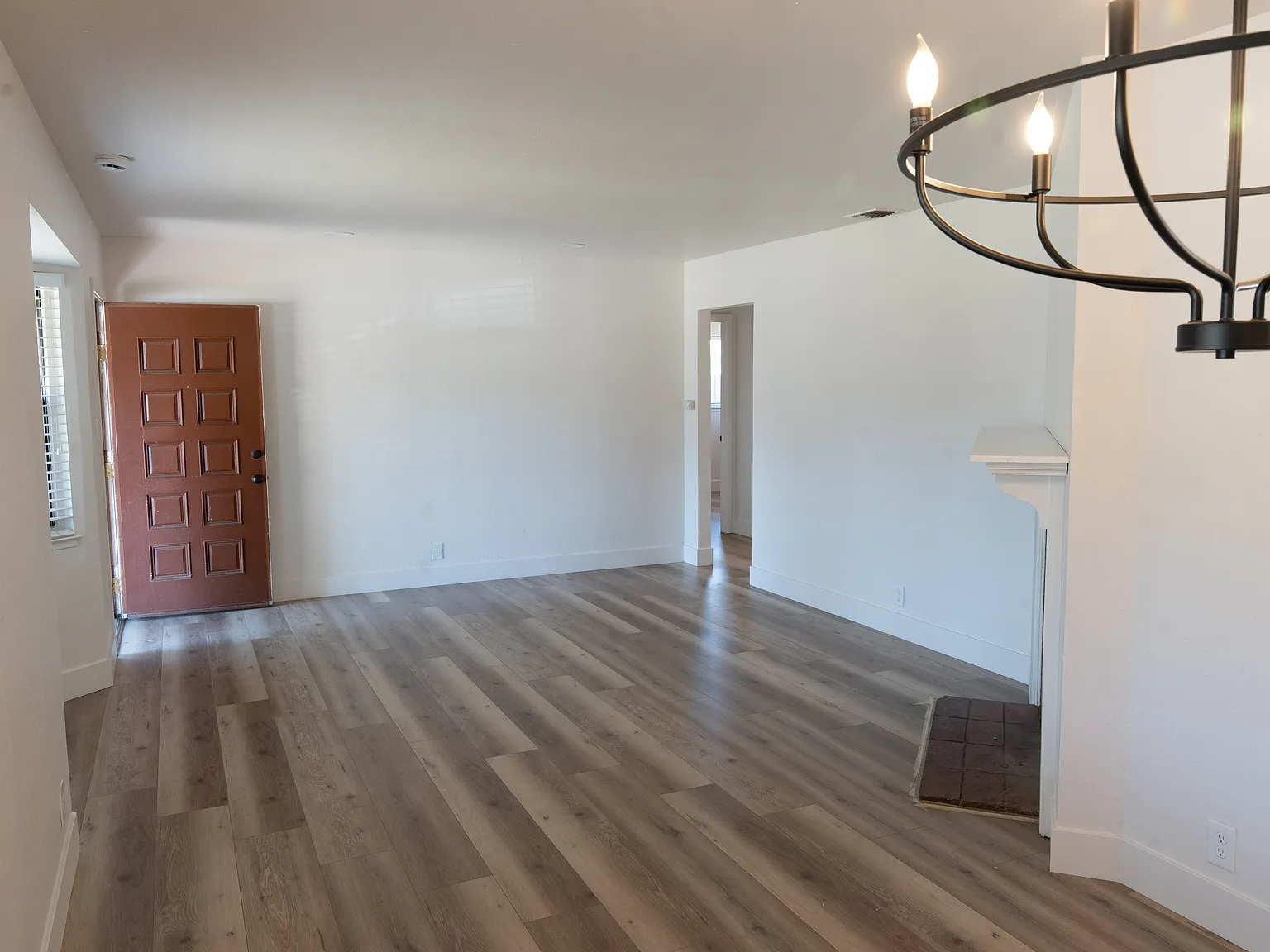 3 bed, 1051 sqft, $2,450 — Photo 2
