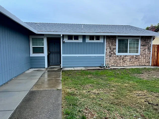 8592 Danridge Dr photo 1