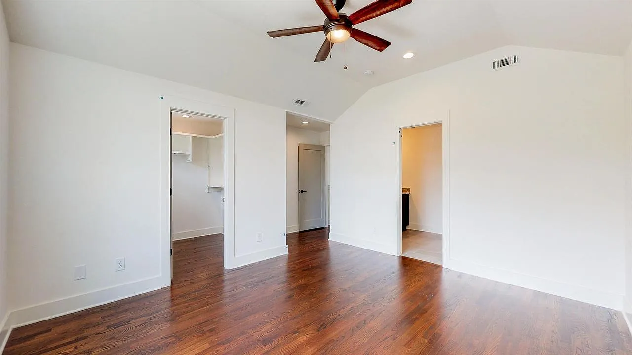413 Eastboro Dr — Photo 3