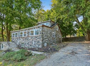 11 Kewaunee Rd, Highland Lakes, NJ 07422