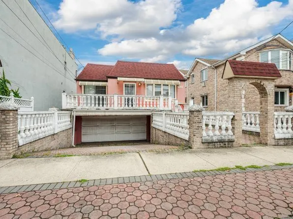 69-22 60 Avenue, Middle Village, NY 11378