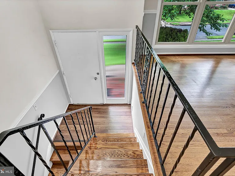 14715 Lock Dr — Photo 25
