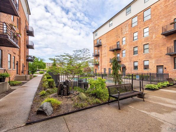 6533 E Jefferson Ave #110W