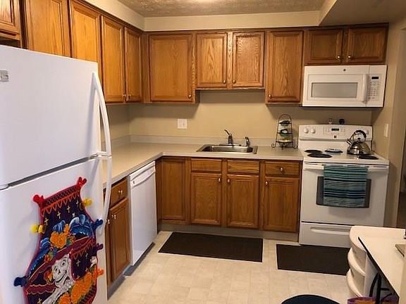 3rd image of 114 Oakbriar Ct APT 13