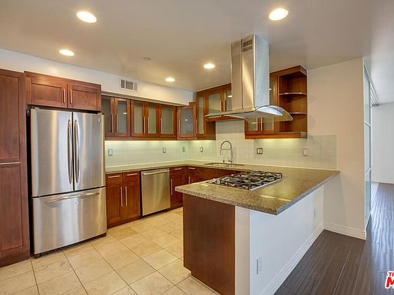 4th image of 1544 7th St Unit 15A