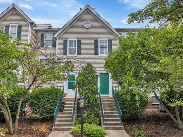 2447 Courtyard Cir Unit 5, Aurora, IL 60506