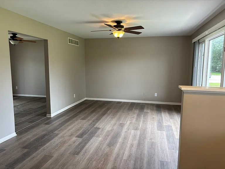 209 E North St #A — Photo 11