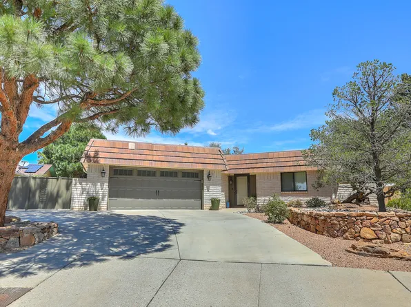 8821 Camino Osito NE, Albuquerque, NM 87111