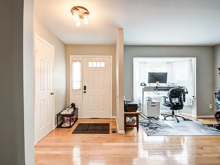 7112 Lake Cove Dr — Photo 6