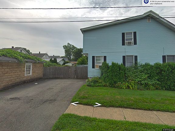 driveway for 2 to 4 cars