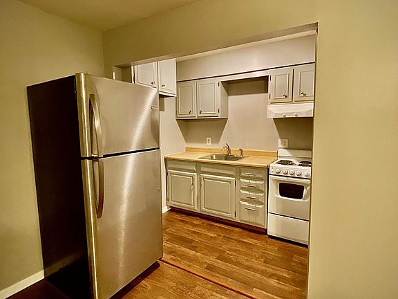 3rd image of 217 E 113th St #15