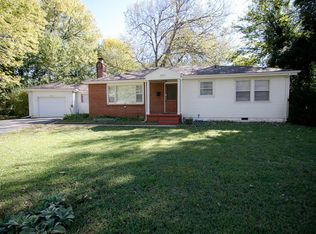 2252 S Roanoke Ave, Springfield, MO 65807