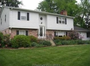 12104 Ruffin Dr, Fairfax, VA 22030