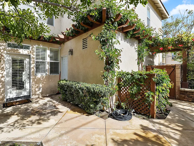 2450 Elden Ave #E — Photo 16