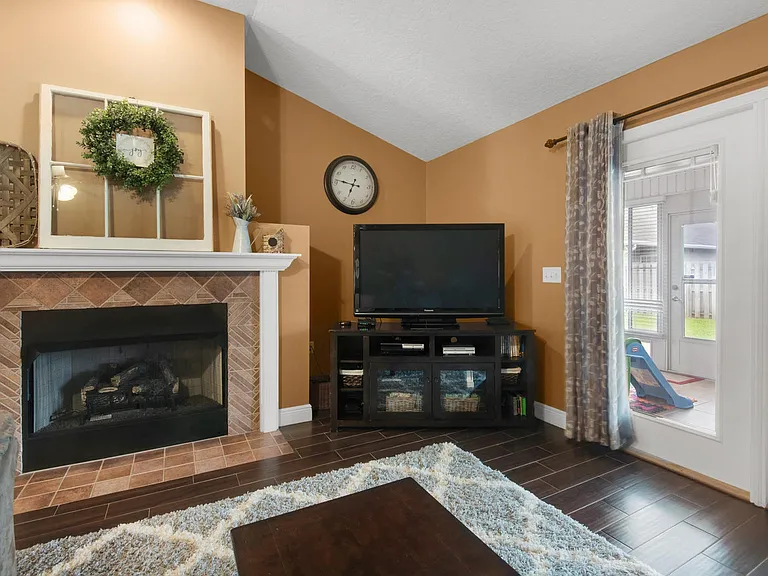 395 Camden Pass Ln — Photo 31