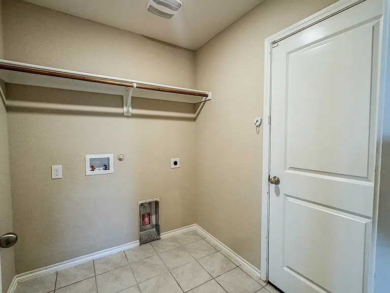 801 Meadow Creek Ln — Photo 22