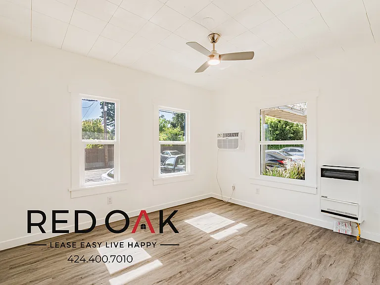 1559 N Hill Ave #8 — Photo 1