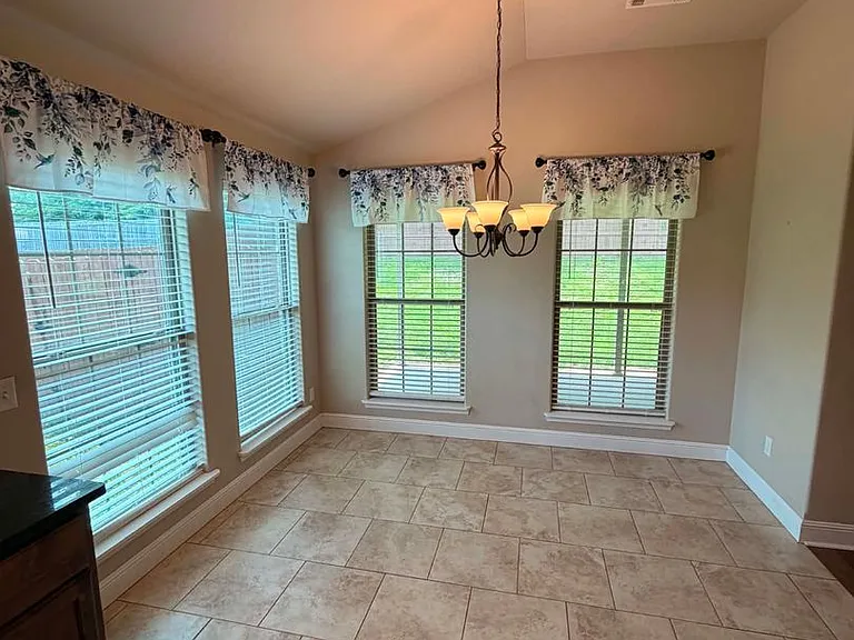 1104 Lakeview Dr — Photo 8