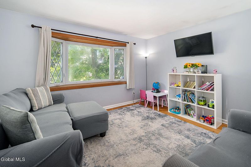5th image of 14 Warren Avenue