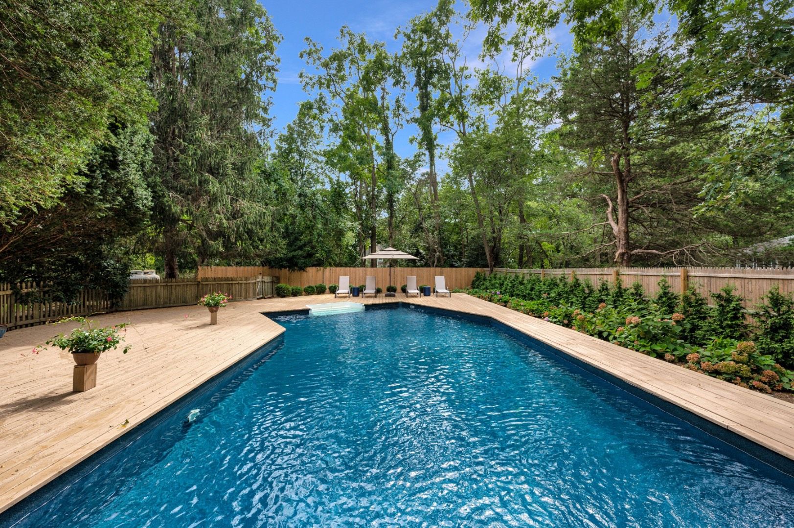 20 Warfield Way in Southampton Out East