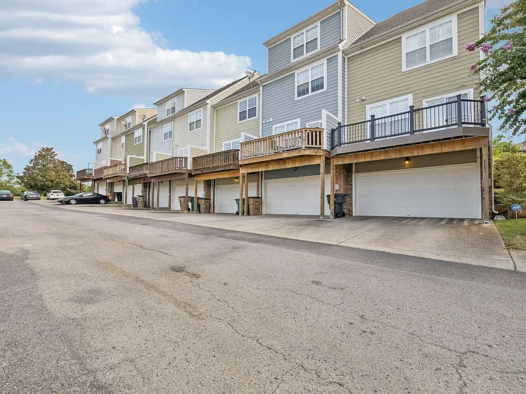 4705 Brighton Village Dr — Photo 32