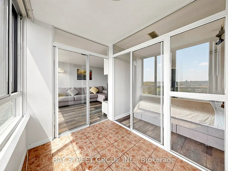 1001 Cedarglen Gate #Penthouse 720 — Photo 31