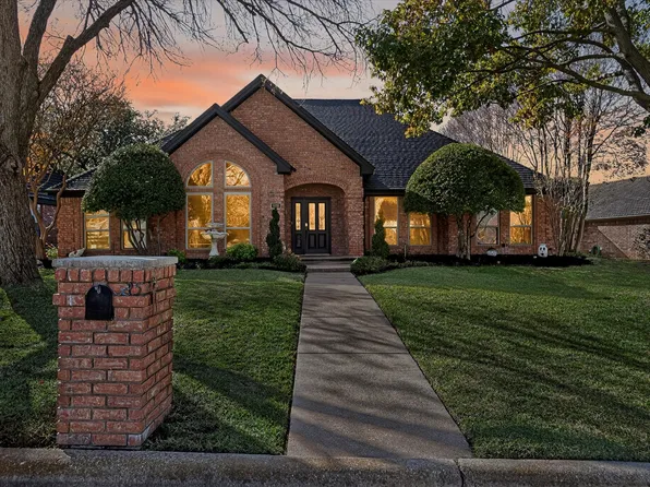 325 Cottonwood Ln, Hurst, TX 76054