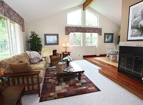 4th image of 1387 Belmont Dr