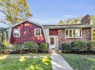 2 Raymond St, Manchester, MA 01944