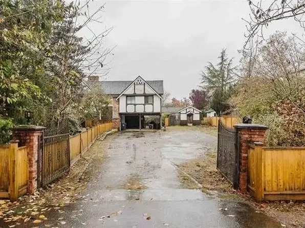 4469 224th St #1A, Langley, BC V2Z 1M1