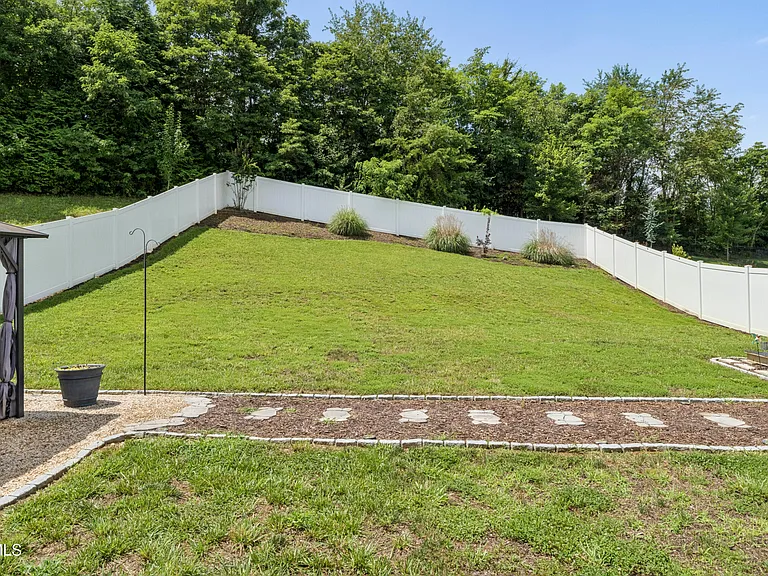 515 Villa Ln — Photo 34
